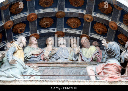 Kathedrale der Himmelfahrt Mariens und der hl. Johannes der Täufer. Die Apostel. Aosta. Italien. Stockfoto