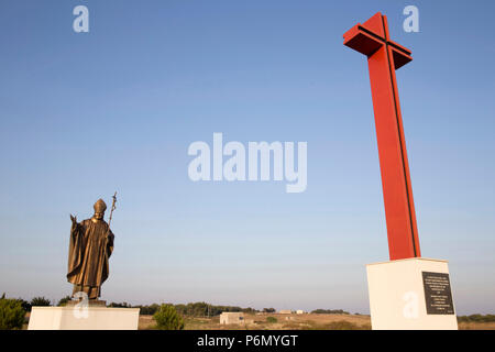 Mahnmal zum Gedenken an Papst Johannes Paul II. zu Otranto und die 500-Jahr-Feiern der Märtyrer von Otranto, Italien. Stockfoto