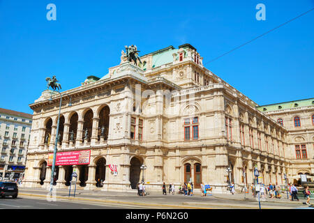 Wien - 30. August: Wiener Staatsoper Gebäude am 30. August 2017 in Wien. Es ist eine Oper - und Opera Company - mit einer Geschichte zurückgeht, Stockfoto
