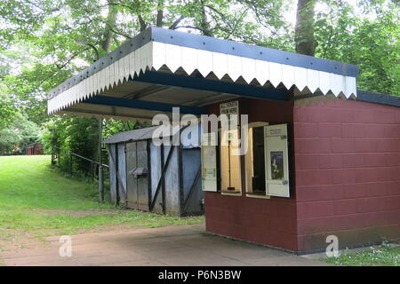 Die monatlichen öffentlichen läuft im Delapre Park, Northampton ist ein beliebtes Ausflugsziel für dampfzug Enthusiasten, Erwachsene und Jugendliche gleichermaßen; 50 p eine Fahrt Stockfoto