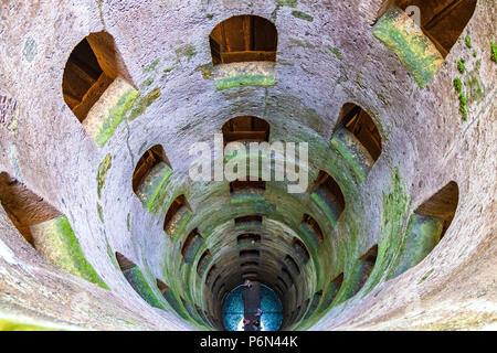 Innenansicht der St. Patrick's Gut ist, eine Struktur, ein Meisterwerk der Ingenieurskunst, die von Antonio da Sangallo zwischen 1527 und 1537 gebaut. Stockfoto