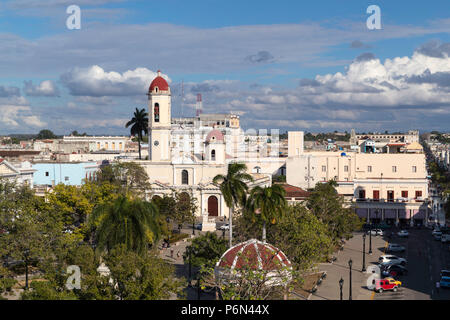 Die Catedral de la PuriÌsima ConcepcioÌn in Plaza JosÃ© MartÃ-, Cienfuegos, Kuba. Stockfoto