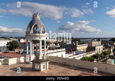 Turm auf dem Dach des Casa de Cultura im Palacio Ferrer, Cienfuegos, Kuba. Stockfoto