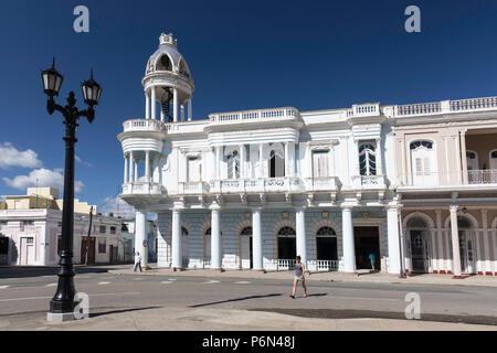 Casa de Cultura im Palacio Ferrer von der Plaza José Martí, Cienfuegos, Kuba. Stockfoto