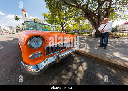 Classic 50er Chevrolet Bel Air Taxi, lokal bekannt als "almendrones" in der Stadt Cienfuegos, Kuba. Stockfoto