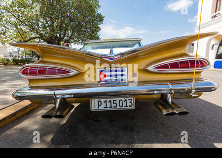 Classic 1959 Chevrolet Impala Taxi, lokal bekannt als "almendrones" in der Stadt Cienfuegos, Kuba. Stockfoto