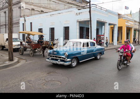 Classic 50er Chevrolet Bel Air Taxi, lokal bekannt als "almendrones" in der Stadt Cienfuegos, Kuba. Stockfoto