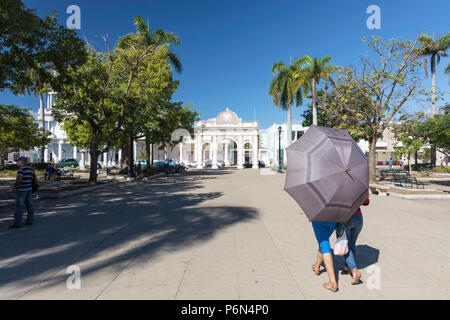 Das Arco de Triunfo Replikat in Parque José Martí in der Stadt Cienfuegos, Kuba. Stockfoto