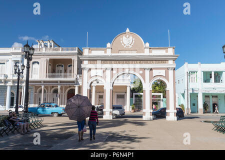 Das Arco de Triunfo Replikat in Parque José Martí in der Stadt Cienfuegos, Kuba. Stockfoto