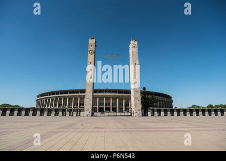 BERLIN, DEUTSCHLAND, 8. Mai 2018: Das Olympiastadion Eingang in Berlin Stockfoto