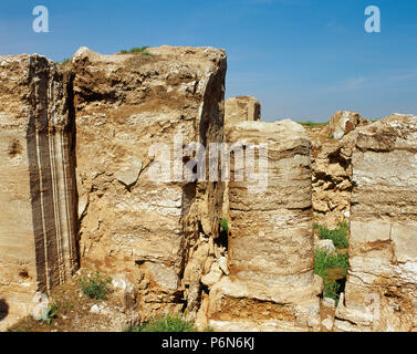 Syrien. In der Nähe von Salhiyah. Dura Europos. Hellenistische, Parther und römischen Stadt. Die Ruinen der Tempel der Artemis. Foto vor dem syrischen Bürgerkrieg. Die Reste dieser Gebäude wurde von ISIS zwischen 2001-2014 abgerissen. Stockfoto