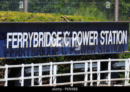 Ferrybridge C Power Station name Platte, am Eingang. Stockfoto