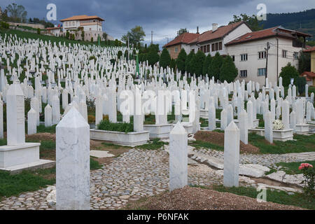 Die Märtyrer" Memorial Cemetery Kovači in Stari Grad, Sarajevo, Bosnien und Herzegowina. Stockfoto