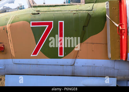 Russische Mikoyan Gurevich MiG 27 K "Flogger" jagdflugzeug am Newark Air Museum, Newark upon Trent, Nottinghamshire, England Stockfoto