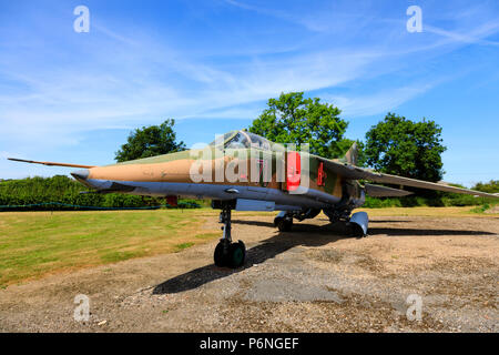 Russische Mikoyan Gurevich MiG 27 K "Flogger" jagdflugzeug am Newark Air Museum, Newark upon Trent, Nottinghamshire, England Stockfoto