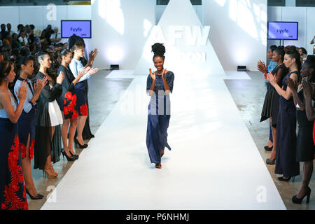 London, UK, August 2014, Fyyfe präsentiert ihre neue Kollektion in Afrika Fashion Week London 2014. Mariusz Goslicki/Alamy Stockfoto