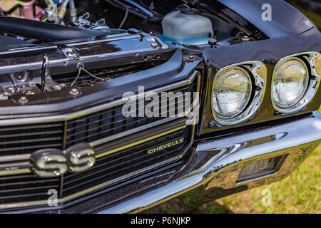 Flache Tiefenschärfe Detailansicht der Scheinwerfer und vordere Ende Details auf einem 1970er Chevrolet Chevelle SS 454. Stockfoto