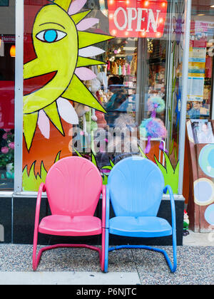 Bunte store Front und Stühlen. Rochester, Minnesota. Stockfoto