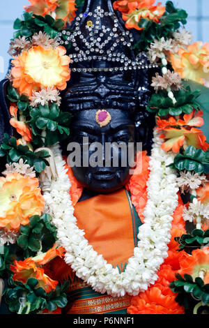 Mariamman Hindu-Tempel. Madurai Veeran, Tamil volkstümlichen Gottheit beliebt in südlichen Tamil Nadu. Ho-Chi-Minh-Stadt. Vietnam. Stockfoto