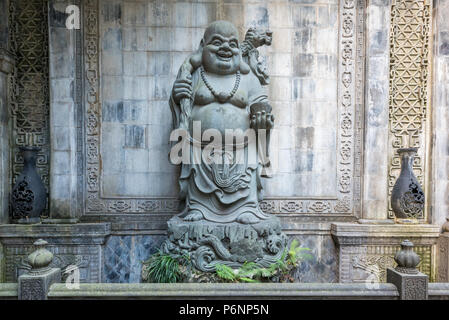 Buddha Statue in BaoLunSi Tempel Chongqing, China Stockfoto