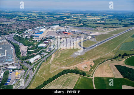 Flughafen Luton aus der Luft, South East England, Großbritannien Stockfoto