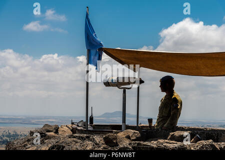 Golanhöhen, Israel - 6. Mai 2018: UN-Beobachter in der Israelischen syrischen Grenze Stockfoto