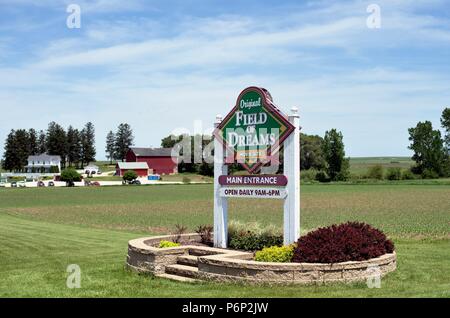 Dyersville, Iowa, USA. Der Eingang zum Feld und Begründung im Film "Feld der Träume" verwendet wurden im Takt nach der Herstellung des Films. Stockfoto