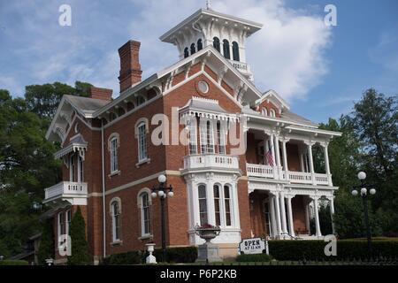 Galena, Illinois, USA. Das Schloss Belvedere Mansion und Gärten in Galena, Illinois. Das Belvedere wurde 1857 gebaut und ist für das Publikum geöffnet für Touren. Stockfoto