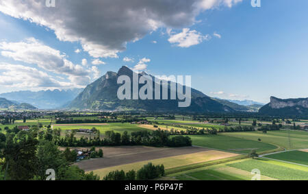 Berg Gonzen Sargans und im Rheintal der Schweiz, an einem schönen Sommerabend Stockfoto