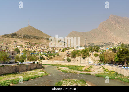 Khorramabad Lorestan, Provinz, Iran - 31. März 2018: Blick auf die alte Stadt Khorramabad vonder Brücke Stockfoto