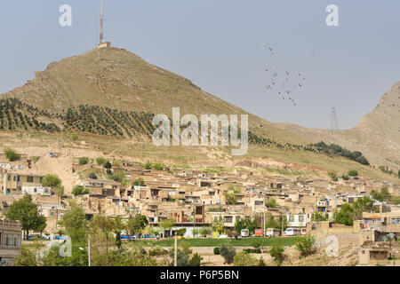 Khorramabad Lorestan, Provinz, Iran - 31. März 2018: Blick auf die alte Stadt Khorramabad vonder Brücke Stockfoto