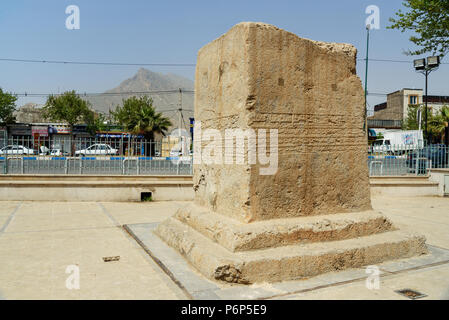 Khorramabad Lorestan, Provinz, Iran - 31. März 2018: Stein mit der Inschrift aus rund 1150 Stockfoto