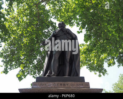 LONDON, GROSSBRITANNIEN - ca. Juni 2018: Statue des Earl of Derby in Parliament Square Stockfoto