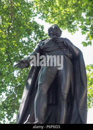 LONDON, GROSSBRITANNIEN - ca. Juni 2018: Statue des Earl of Derby in Parliament Square Stockfoto