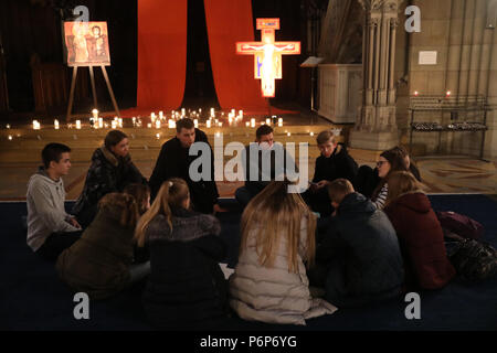 Die elisabethenkirche. Europäische Jugendtreffen von Taizé in Basel. Pilger, die beim Workshop. Die Schweiz. Stockfoto