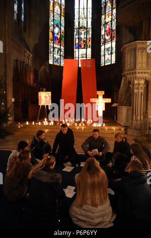 Die elisabethenkirche. Europäische Jugendtreffen von Taizé in Basel. Pilger, die beim Workshop. Die Schweiz. Stockfoto