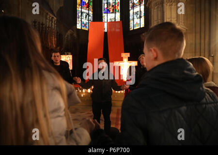 Die elisabethenkirche. Europäische Jugendtreffen von Taizé in Basel. Pilger, die beim Workshop. Die Schweiz. Stockfoto