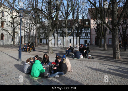 Rund 20.000 Pilger aus Europa und darüber hinaus in Basel für die jährlichen Europäischen Jugendtreffen von Taizé Gemeinschaft montiert. Basel. Die Schweiz. Stockfoto