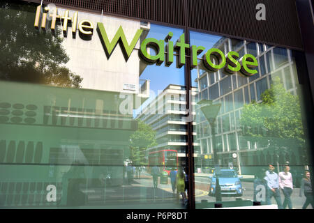 Supermarkt wenig Waitrose am Portman Square aus der Baker Street, Central London. John Lewis hat angekündigt, sie werden diesen Store verkauft werden, um die Co-op Stockfoto