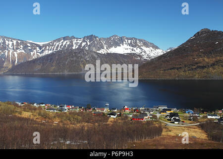 Panorama Abendlicher Blick auf die wunderschöne Insel Senja im Herbst Stockfoto