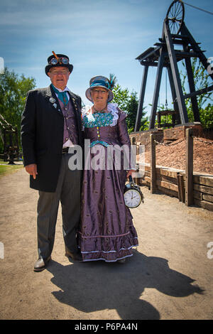 Bverzeichnis Hill Steampunk ist ein Subgenre der Science Fiction oder Science Fantasy, die Technologie und die ästhetischen Designs aus dem 19. Jahrhundert inspiriert - Ich Stockfoto