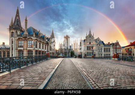 Regenbogen über Gent, Belgien Altstadt Stockfoto