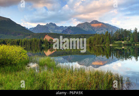 Slowakei Bergsee in der Hohen Tatra - Štrbské Pleso Stockfoto