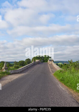 Die Brücke von Dun, einem gotischen Stil Struktur in den 1700'2 und überspannt den South Esk River in der Nähe von Montrose, Angus, Schottland gebaut. Stockfoto