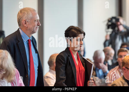 2 Savoy Hotel, London, Großbritannien. 30. Juni 2016. Jeremy Corbyn liefert eine Rede über die Labour Party Antisemitismus Untersuchungsergebnisse. Anfrage Stuhl Shami Chakrab Stockfoto