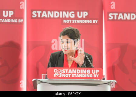 2 Savoy Hotel, London, Großbritannien. 30. Juni 2016. Jeremy Corbyn liefert eine Rede über die Labour Party Antisemitismus Untersuchungsergebnisse. Anfrage Stuhl Shami Chakrab Stockfoto