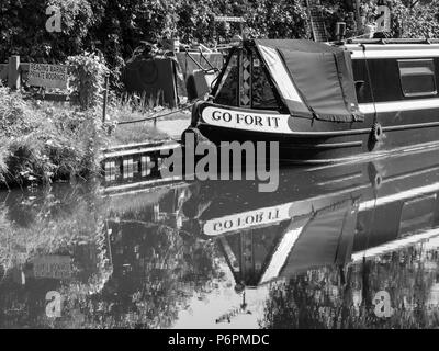 Schmale Boote, Fluss Kennet, Aldermaston Wharf, Berkshire, England, UK, GB. Stockfoto