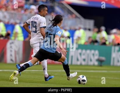 Samara, Russland - 25. Juni 2018. Russische Mittelfeldspieler Alexander Samedov und uruguayischen Mittelfeldspieler Diego Laxalt während der Fußball-WM 2018 Spiel Uruguay vs. Stockfoto