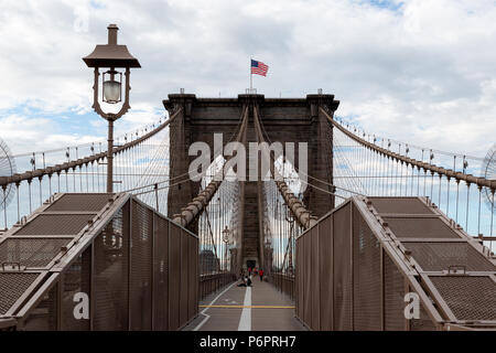 New York City/USA - 20.Juni 2018: Brooklyn Bridge, die am frühen Morgen in New York City Stockfoto