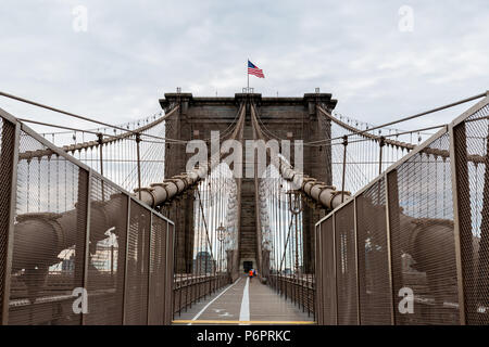 New York City/USA - 20.Juni 2018: Brooklyn Bridge, die am frühen Morgen in New York City Stockfoto